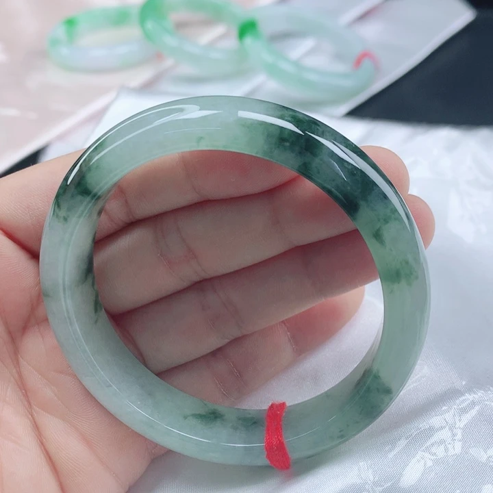 翡翠未镶嵌手镯57+飘花翡翠手镯