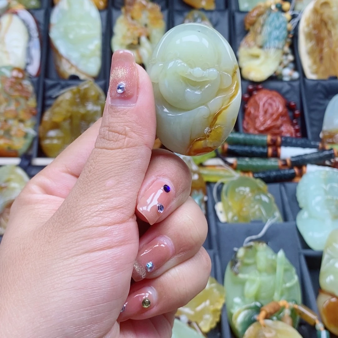 未镶嵌蛇纹石玉颈饰