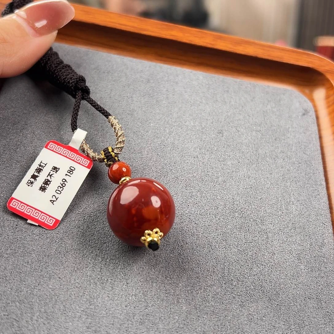 南红玛瑙吊坠未镶嵌