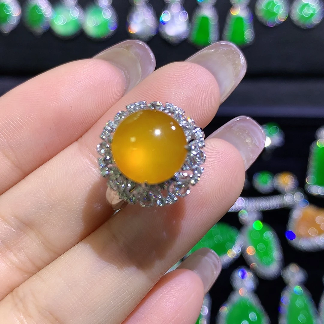 翡翠18K金镶嵌戒指高冰黄翡