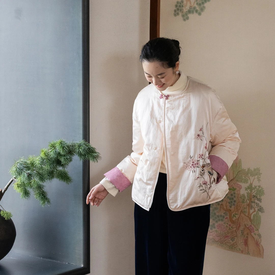牧衣游原创 丝棉手工刺绣95级高蓬松红嘴雁绒短羽绒服冬保暖 杏礼