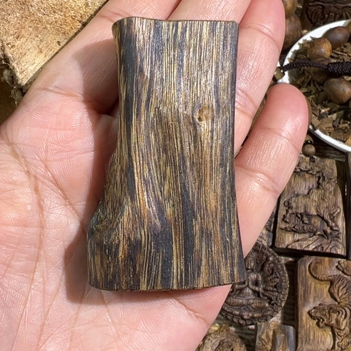 沉香碎屑沉香绿棋楠沉香牌15.7克