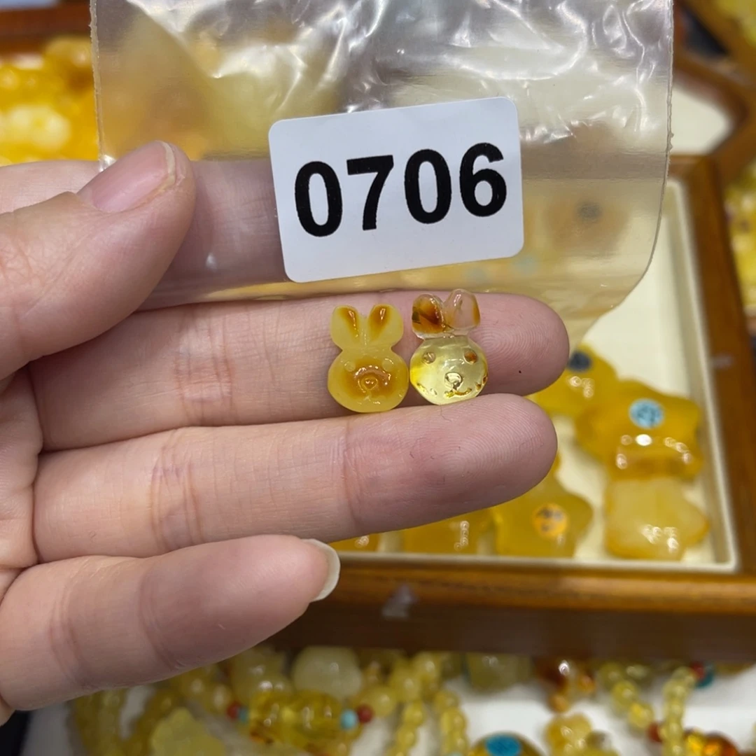 琥珀珠宝奇石未镶嵌