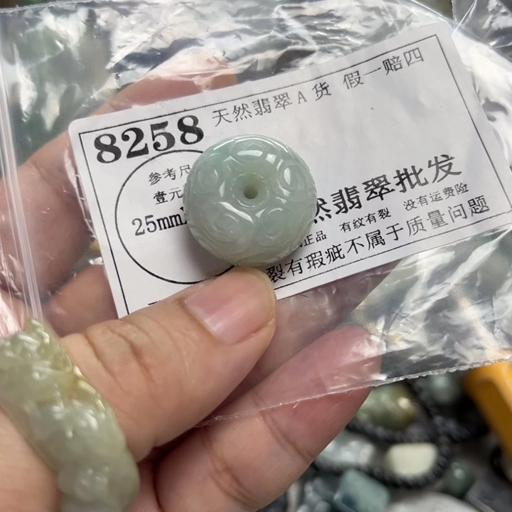 翡翠未镶嵌颈饰8258