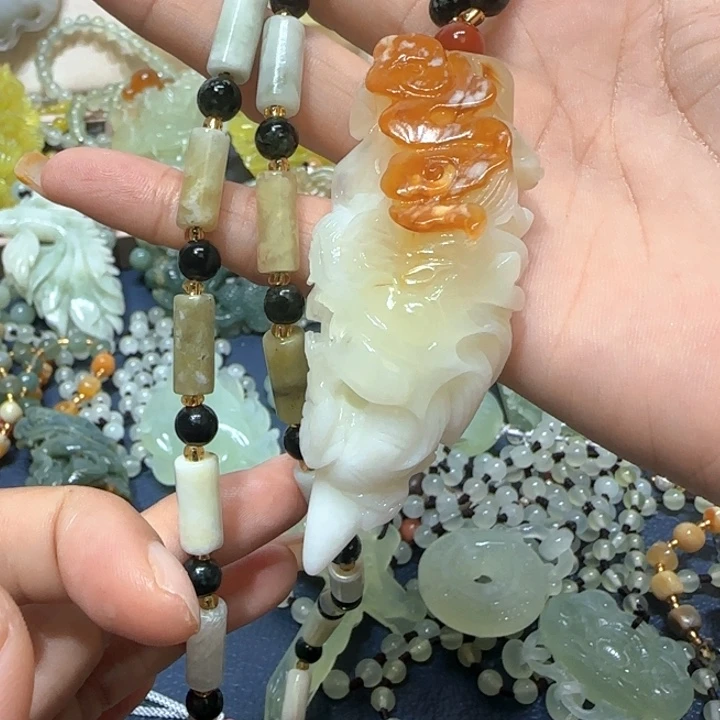 未镶嵌蛇纹石玉吊坠