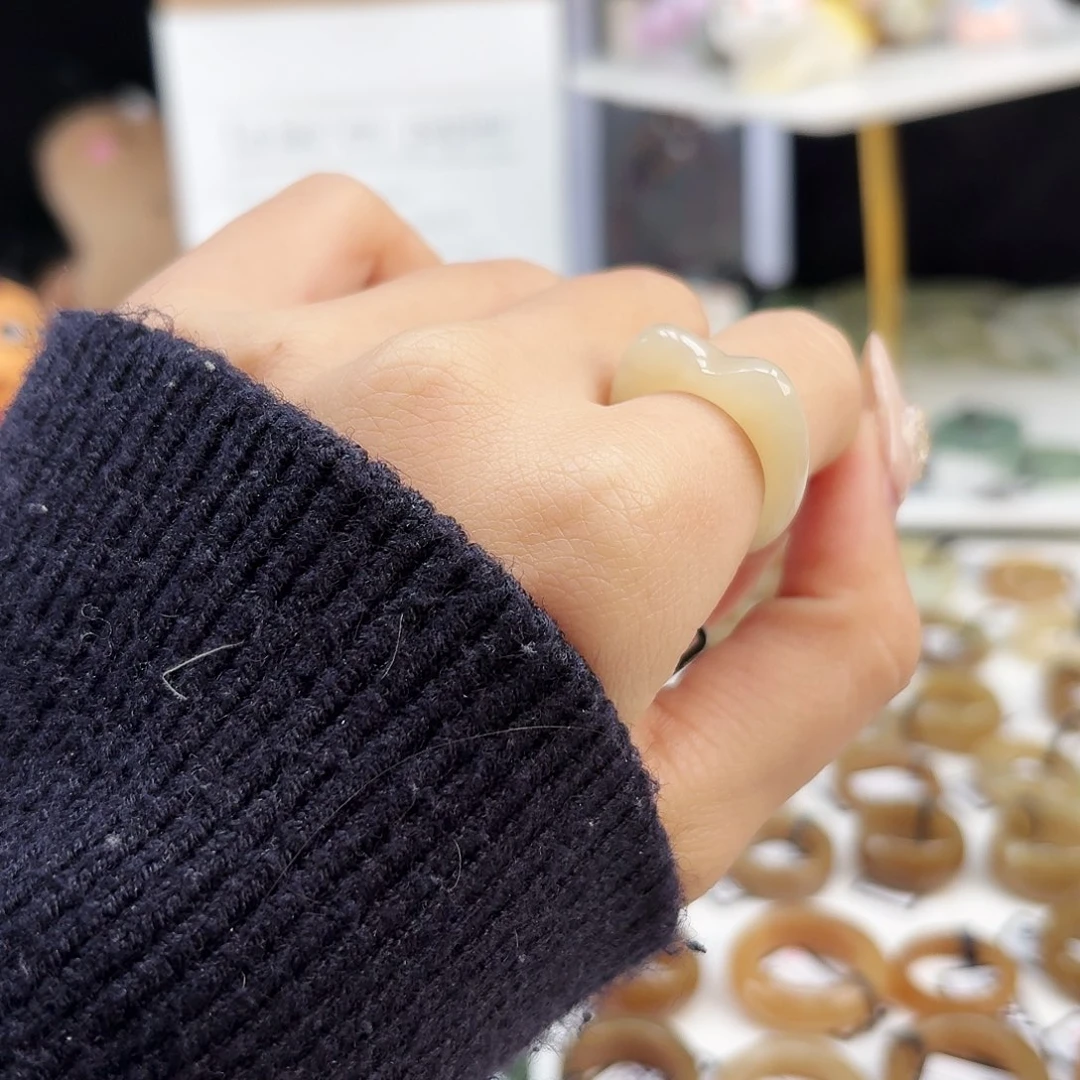 和田玉未镶嵌戒指P44糖色猫耳朵16.6不退换