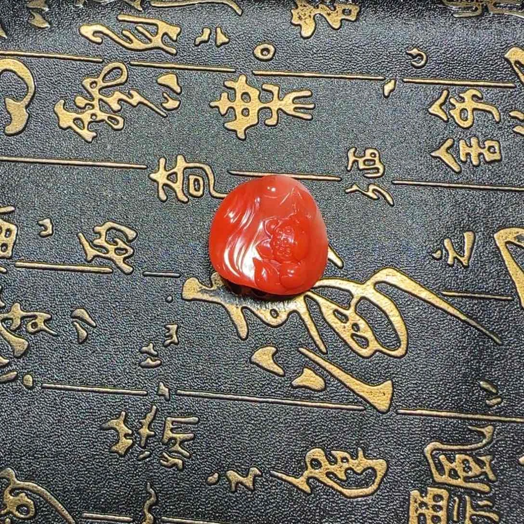 南红玛瑙保山东山大水沟原矿荷花挂件未镶嵌