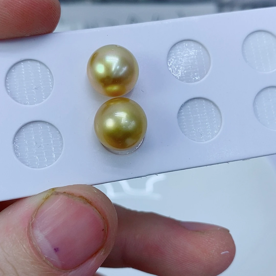 18K金镶嵌海水珍珠耳饰