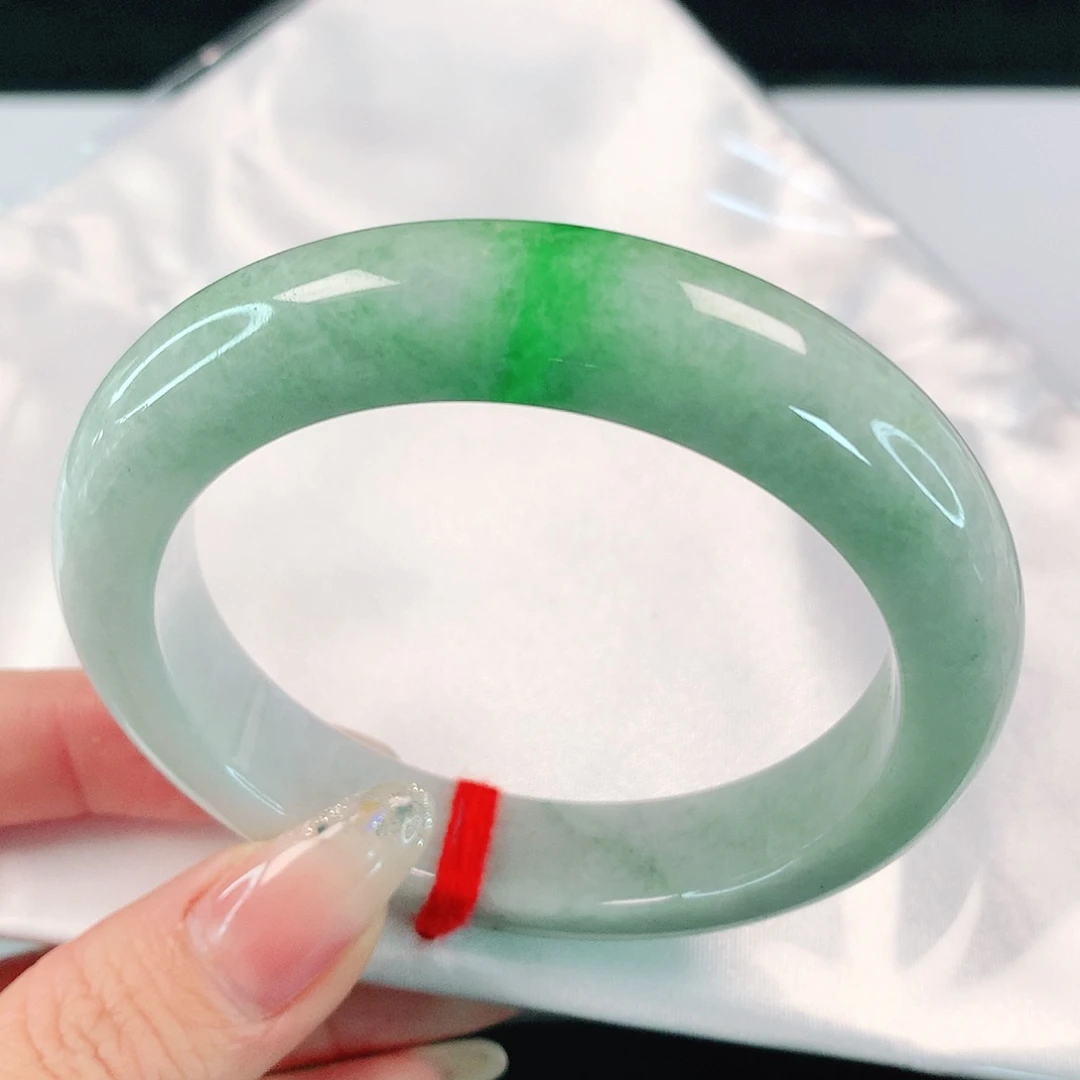 翡翠手镯未镶嵌55圈口