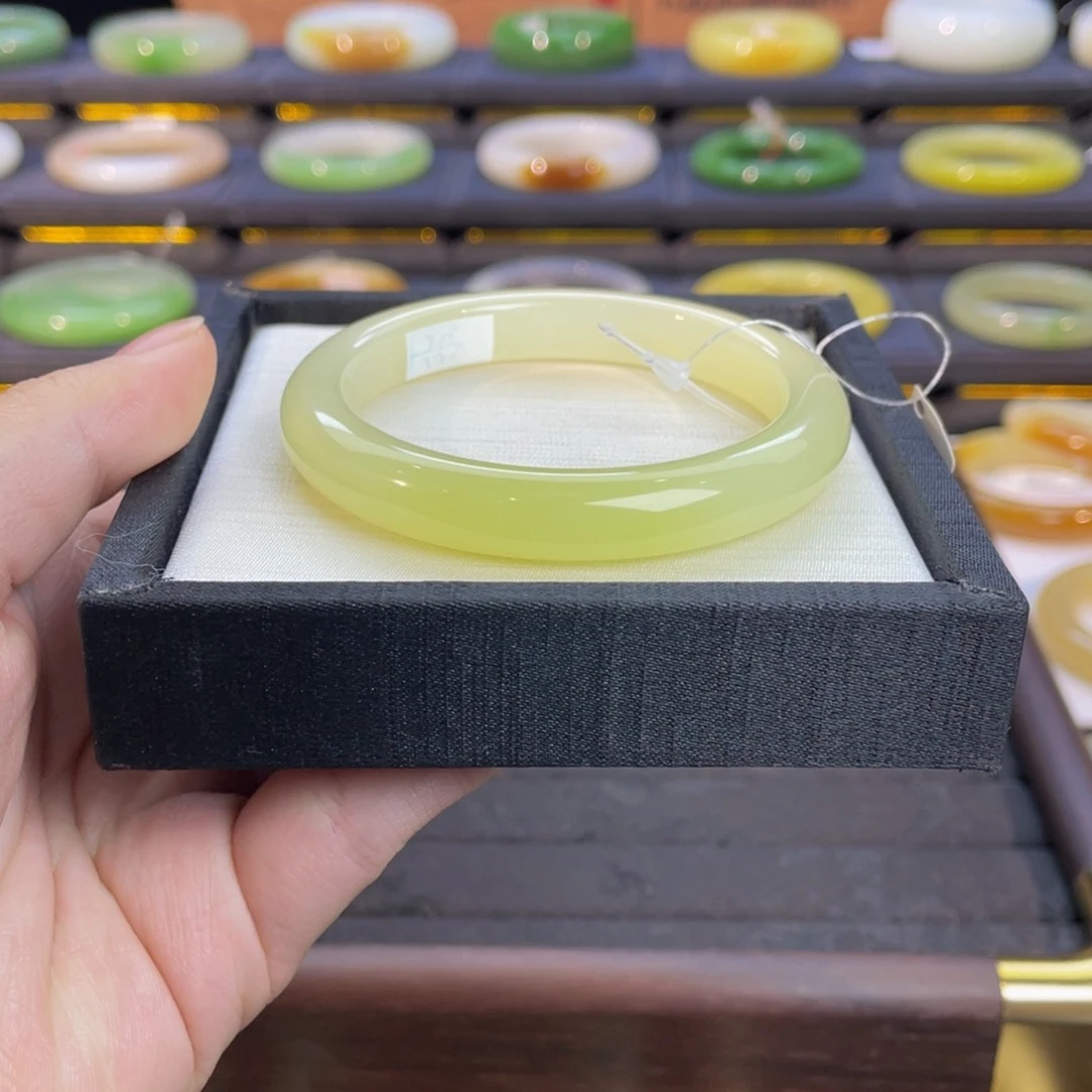 未镶嵌手镯和田玉黄口手镯56