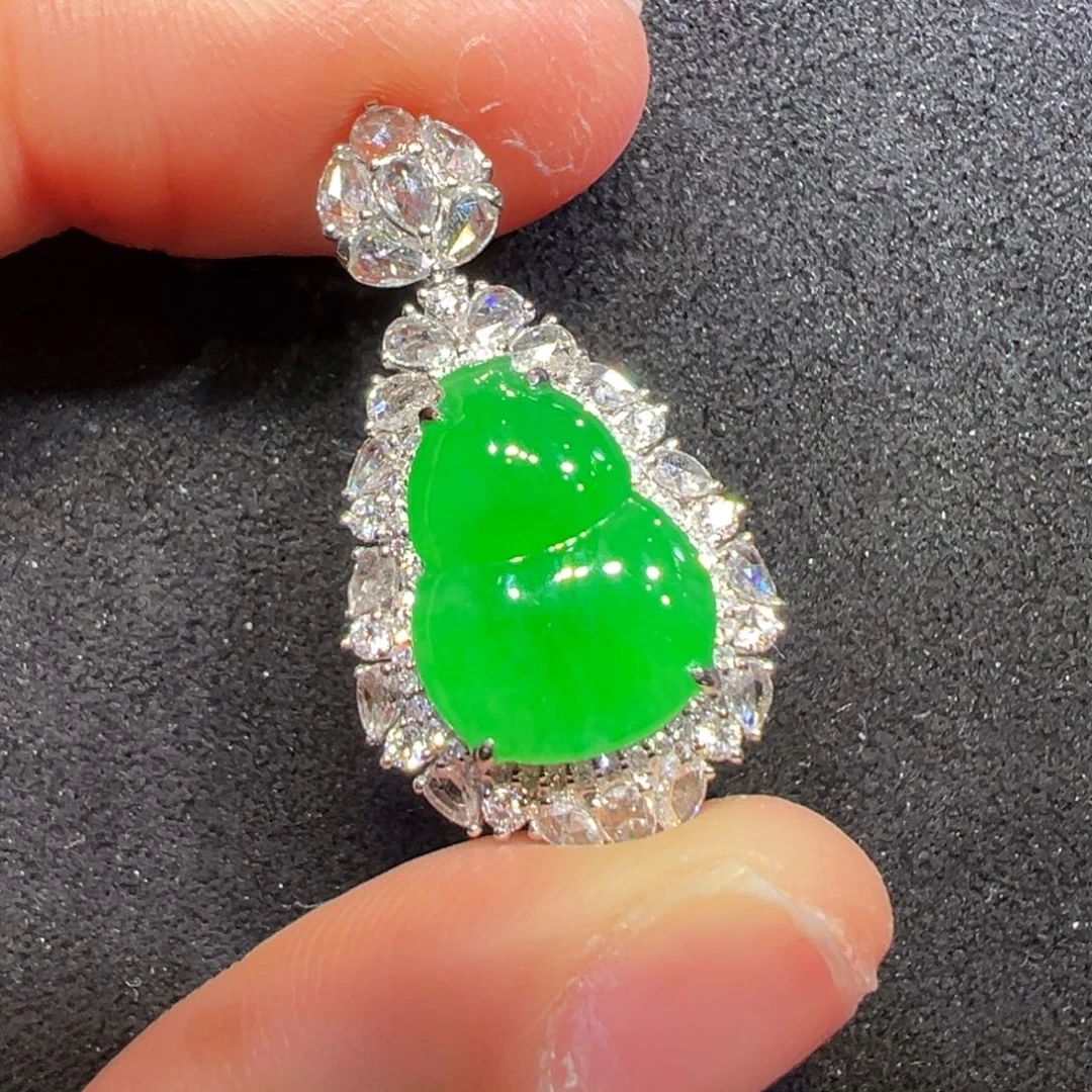 翡翠18K金镶嵌颈饰