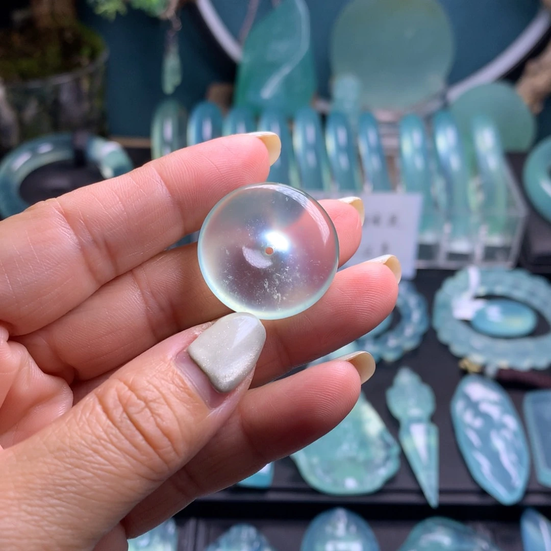 未镶嵌蛇纹石玉吊坠