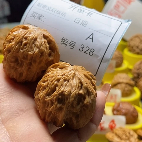 晴***.文玩核桃把件自产自销……