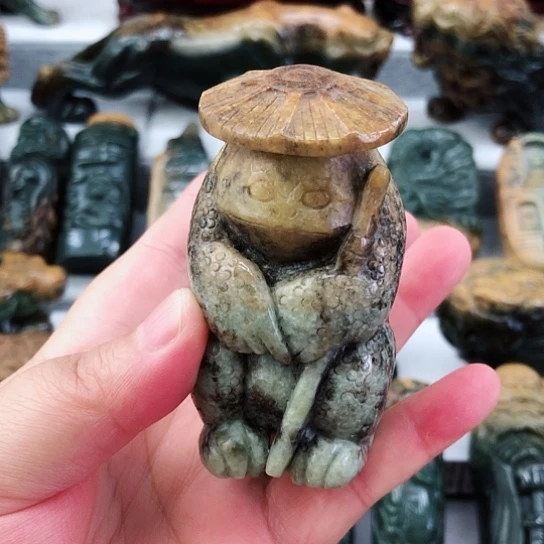 未镶嵌岫岩河磨玉（透闪石质玉）把件