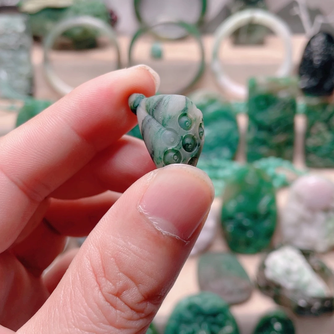 独山玉未镶嵌颈饰