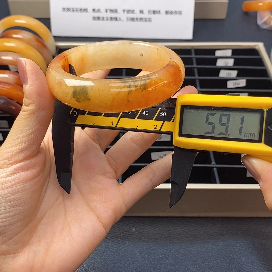 未镶嵌石英质玉（黄龙玉）手镯128号茄子山金沙老油红如血黄龙