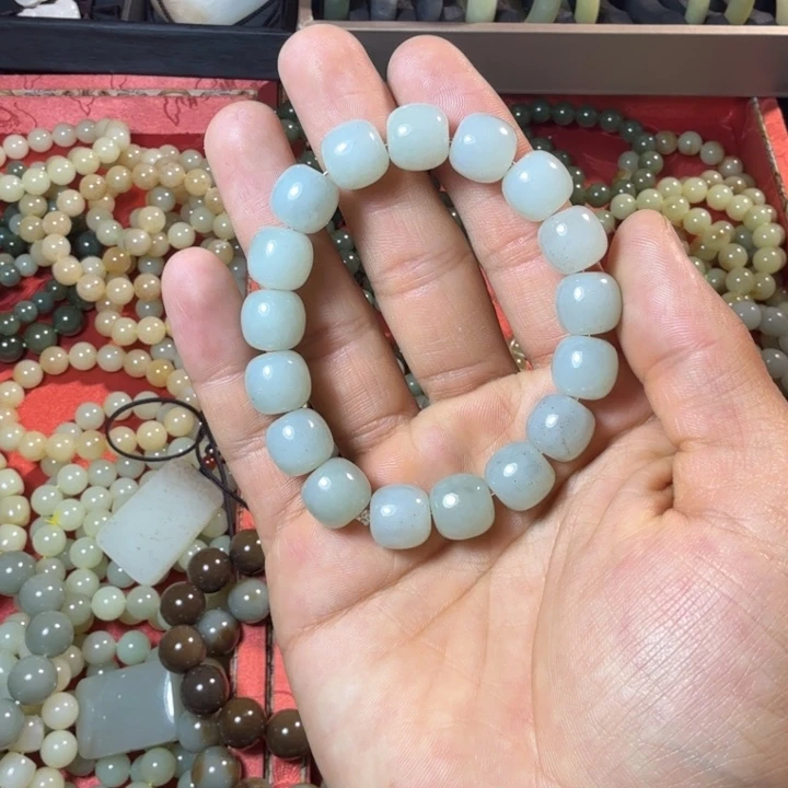 羽***萱和田玉（糖玉）未镶嵌手链