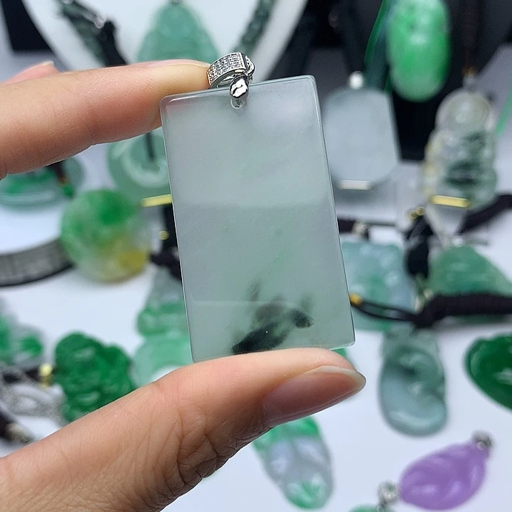 翡翠未镶嵌吊坠(赠链)