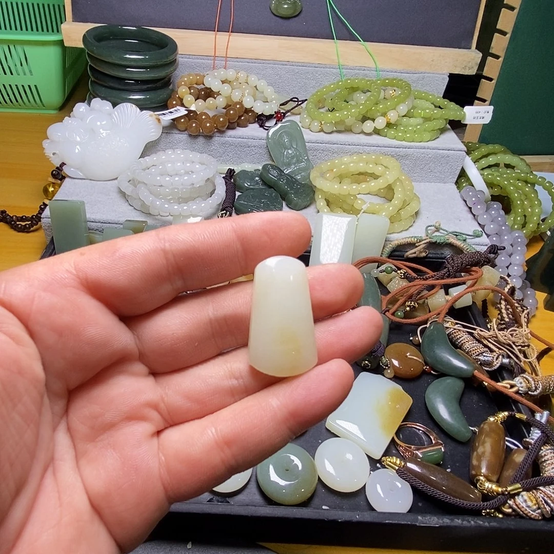 和田玉（糖玉）未镶嵌颈饰