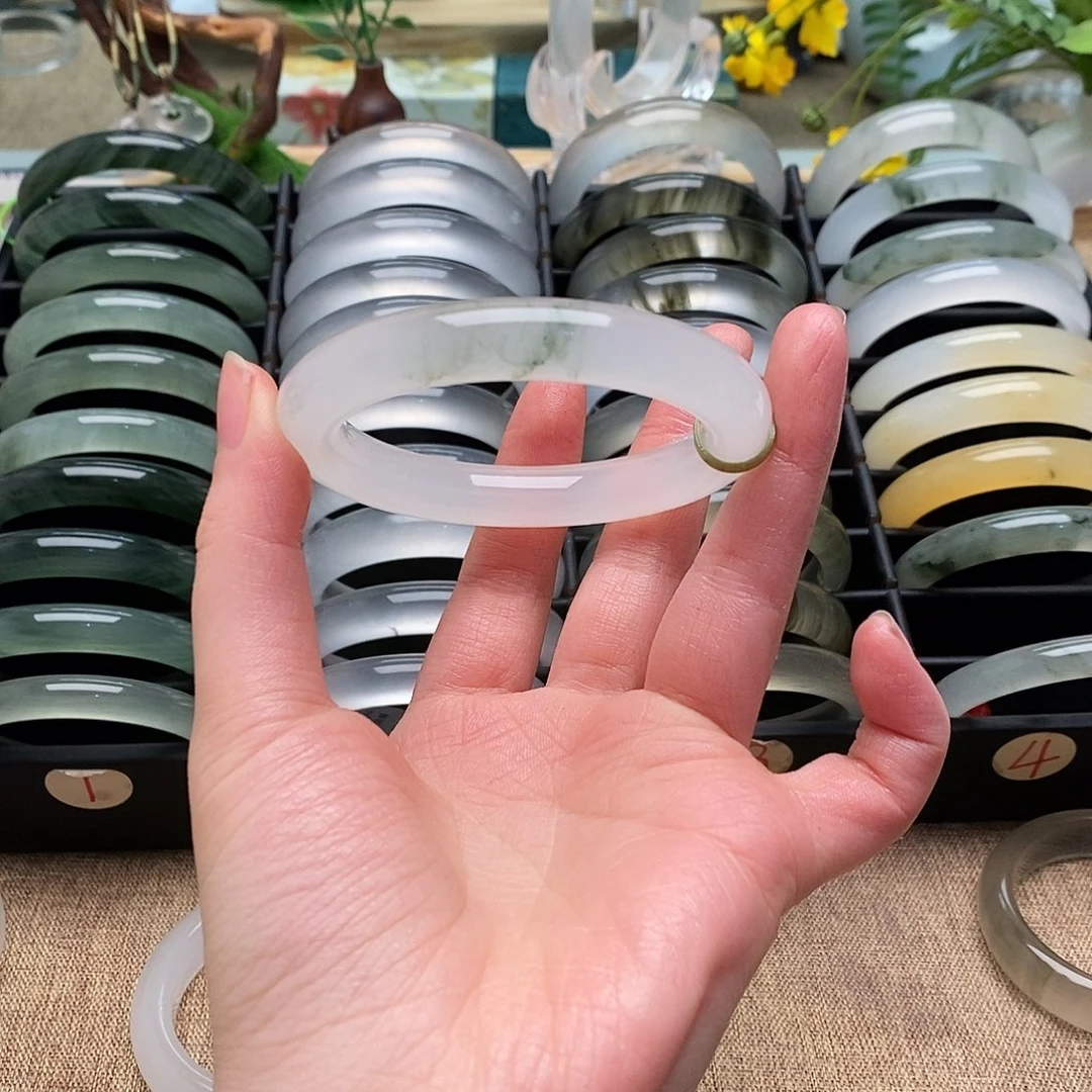 未镶嵌手镯石英质玉