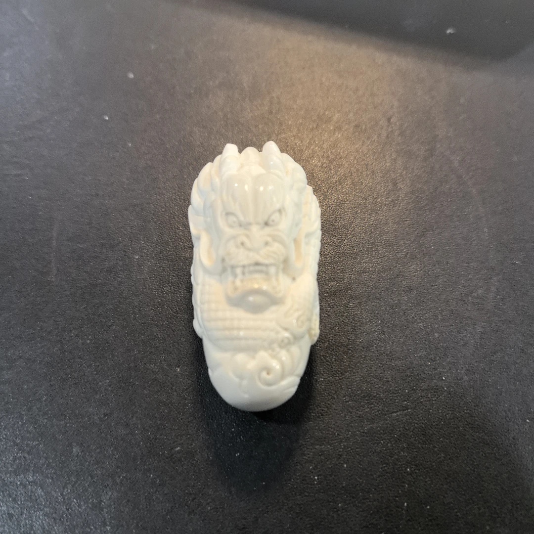 猛犸约49克雕刻件CZL1099