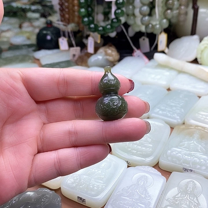 颈饰未镶嵌和田玉