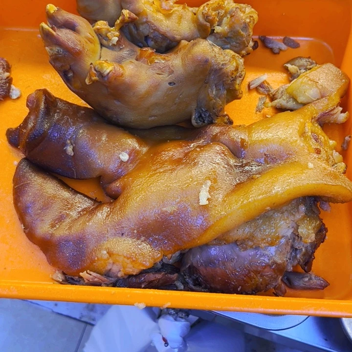 2斤头肉➕2猪手99特价