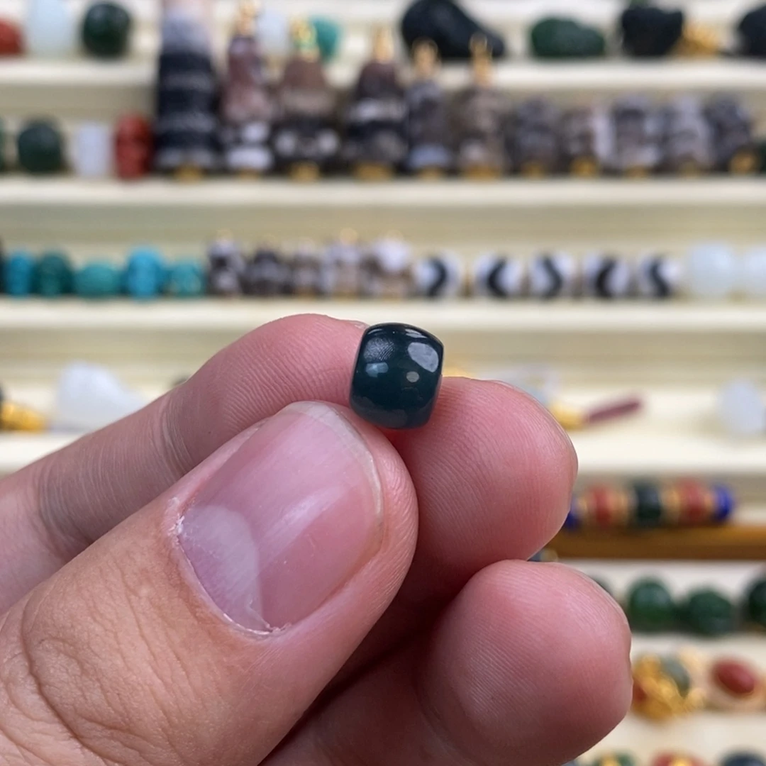 翡翠颈饰未镶嵌巴**神隔珠