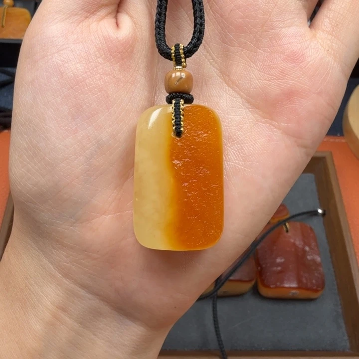 蜜蜡未镶嵌吊坠(赠链)