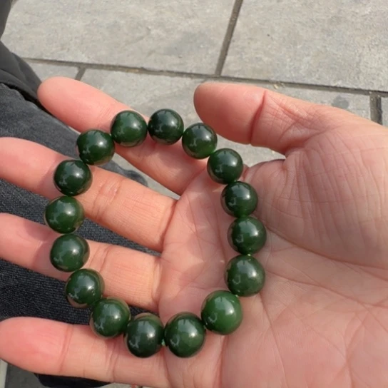 和田玉手链未镶嵌俄罗斯卡12油漆绿菠菜绿，几乎没点