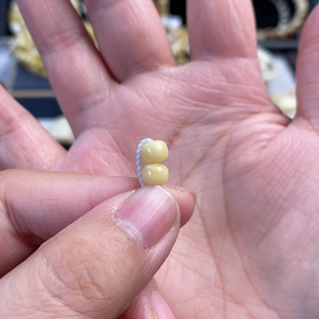 蜜蜡未镶嵌裸石阿尔卑斯奶白老型对珠5.7