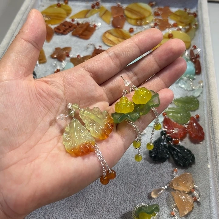 蛇纹石玉合金耳饰