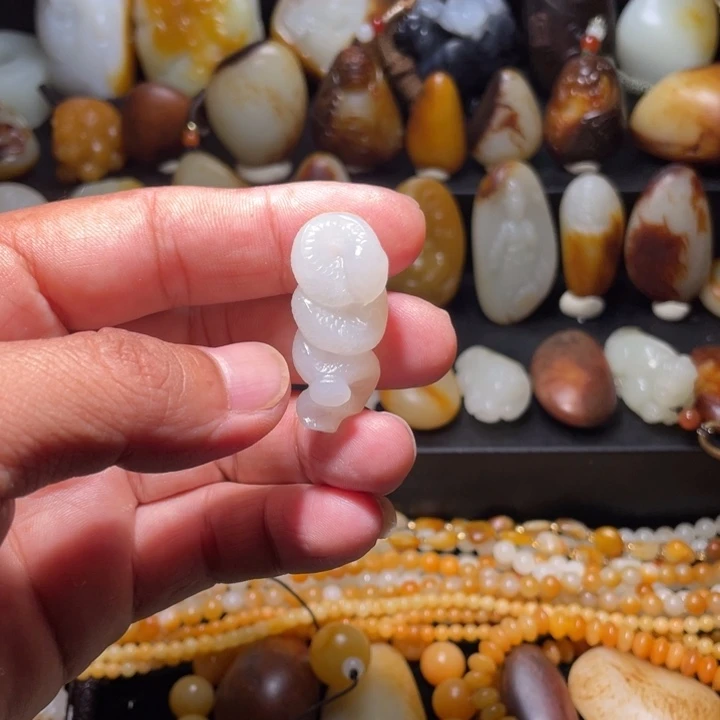 和田玉未镶嵌珠宝奇石