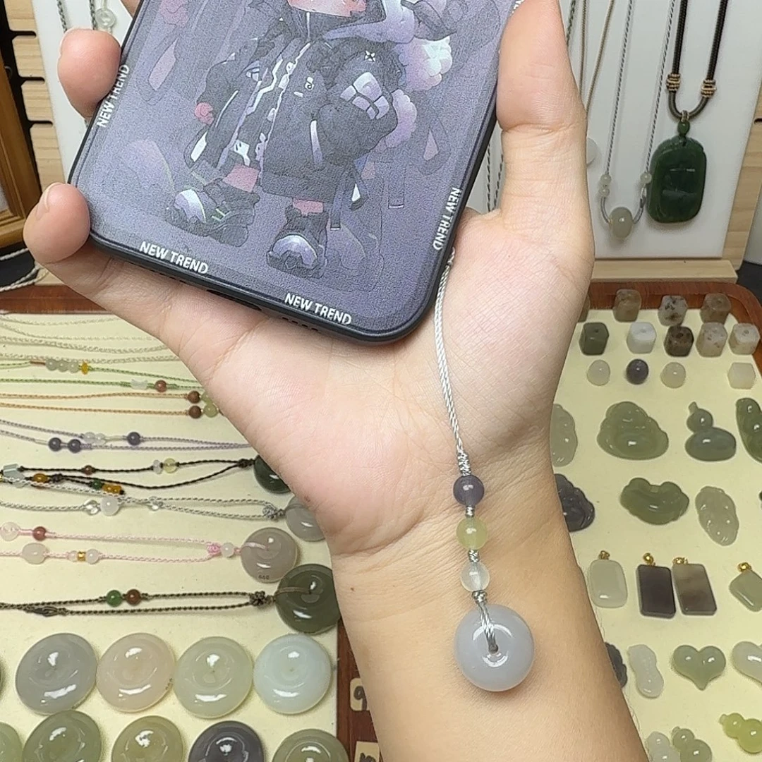 和田玉未镶嵌颈饰烟紫胖扣手机链