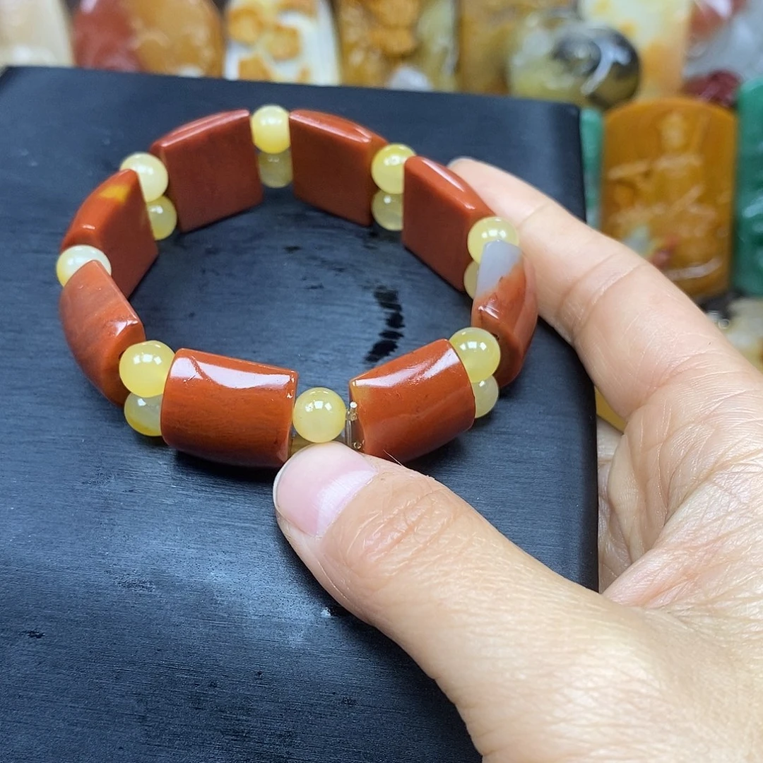 石英质玉（黄龙玉）颈饰未镶嵌