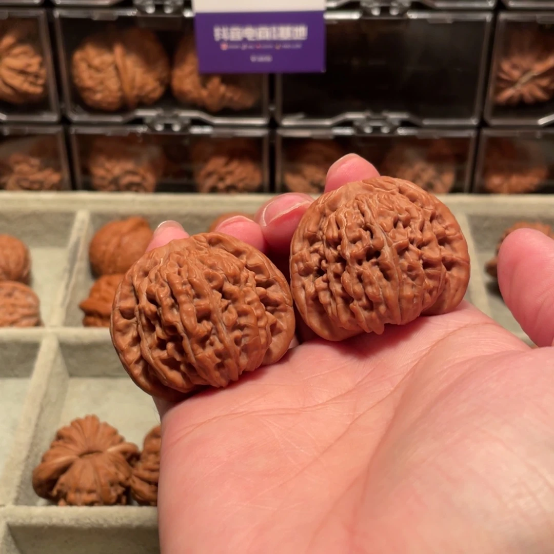 钟***博文玩核桃吊坠四座楼42