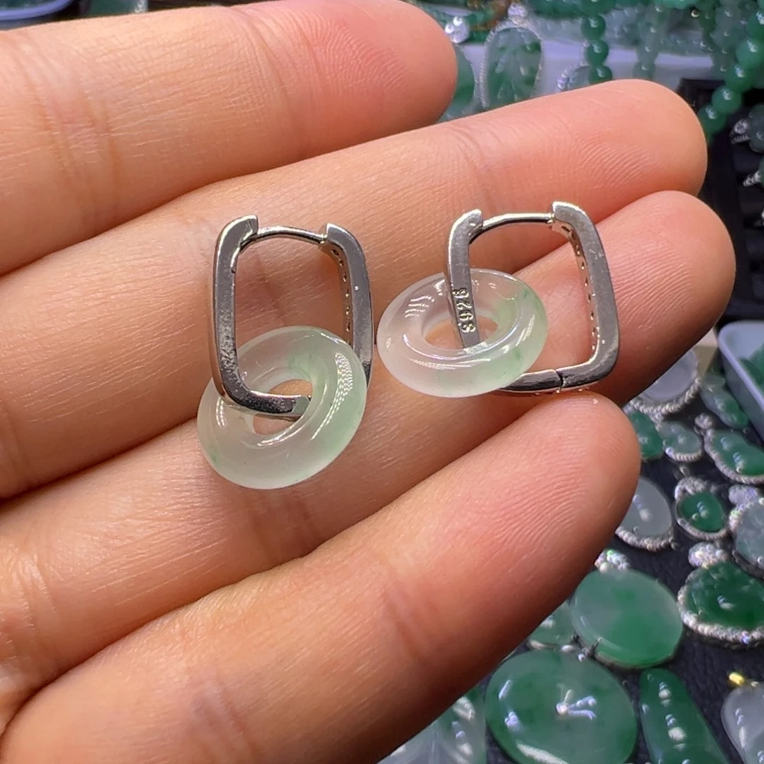 石英质玉（非洲翠）未镶嵌颈饰