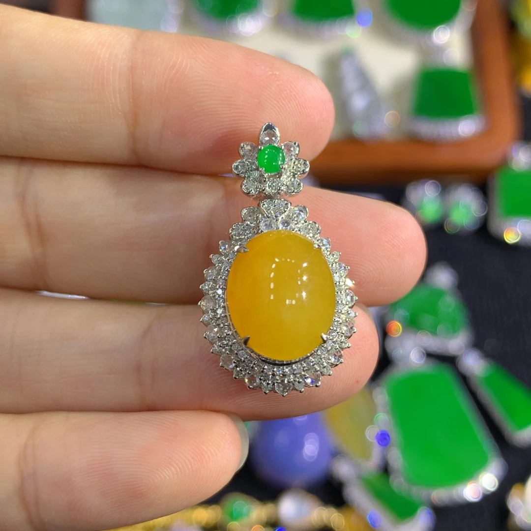 【闪购商品】颈饰18K金镶嵌翡翠