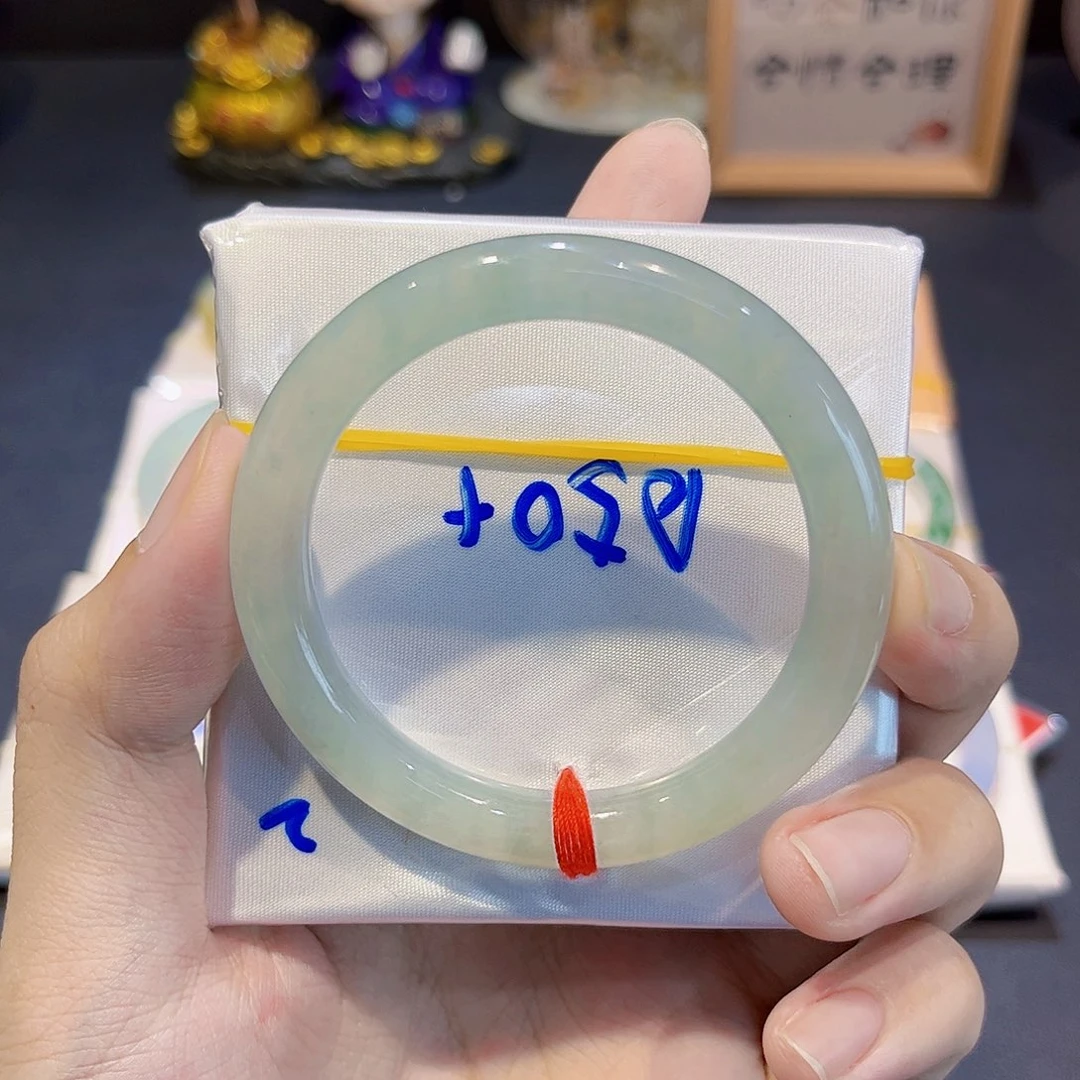 翡翠手镯未镶嵌50圈