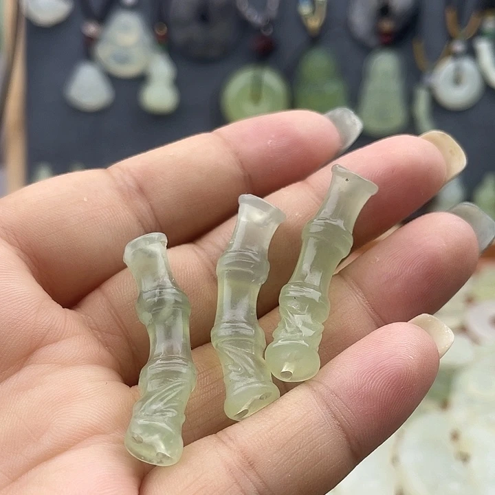 蛇纹石玉未镶嵌颈饰竹节
