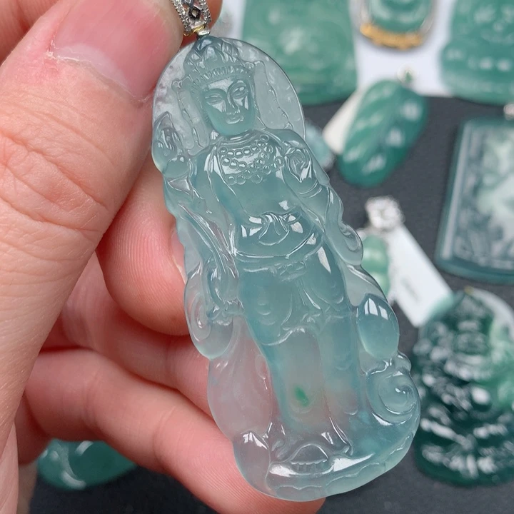 翡翠颈饰18K金镶嵌翡翠