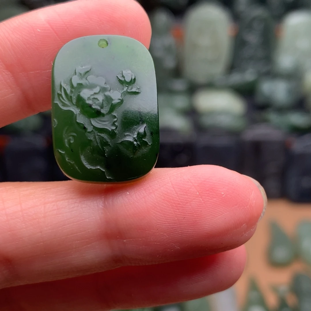 和田玉未镶嵌颈饰挂件73