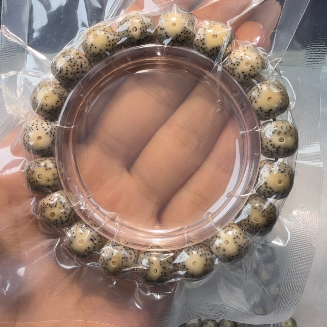 吊坠星月菩提原生态石玉大眼睛