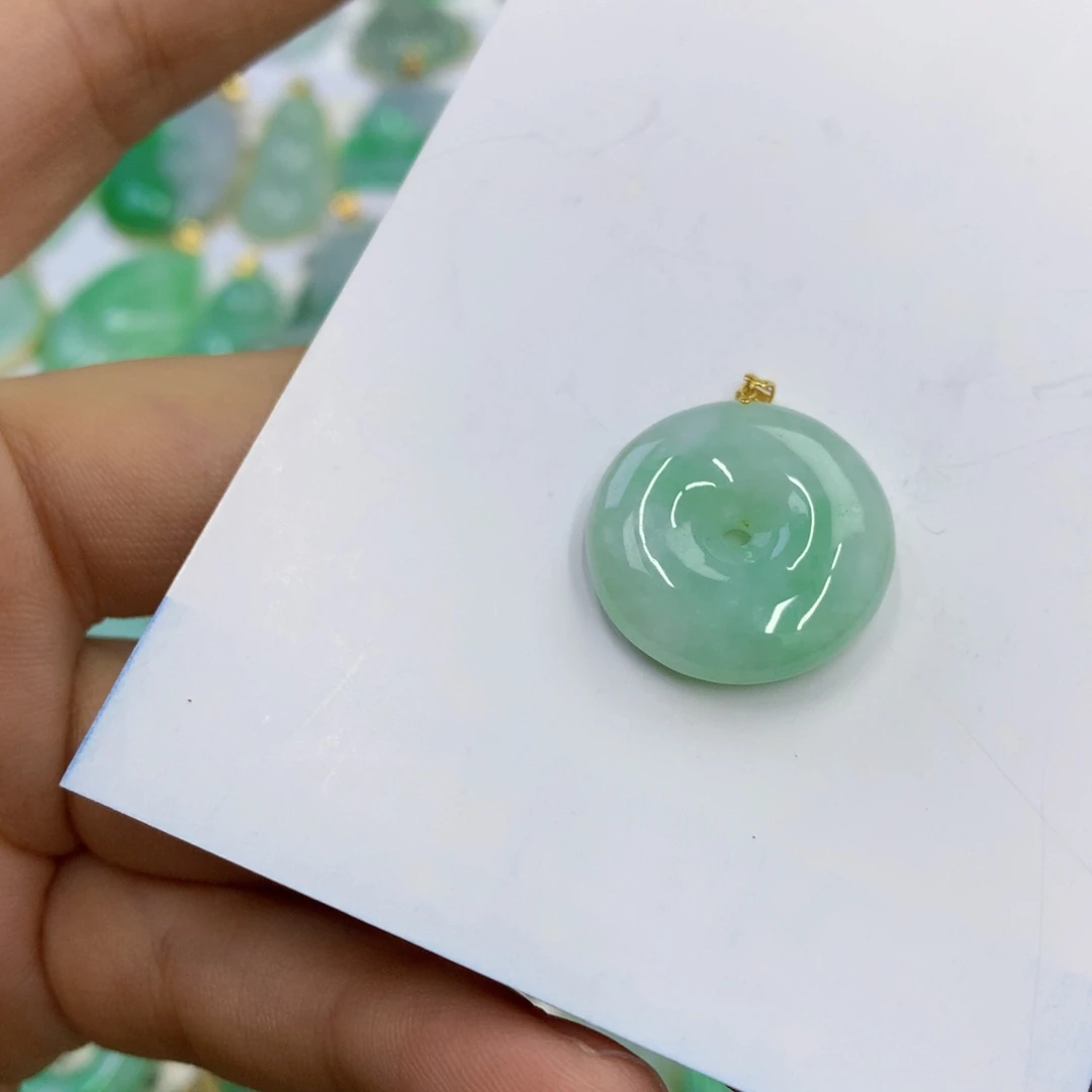 翡翠18K金镶嵌颈饰翡翠