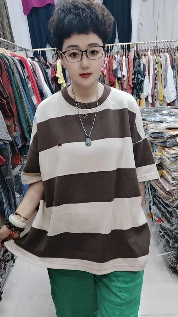 半袖圆领T恤设计师职场休闲风