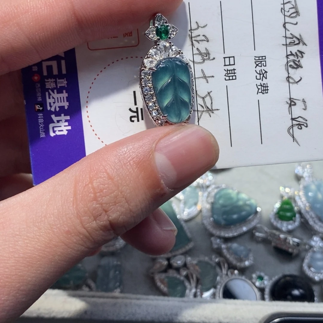 翡翠颈饰未镶嵌翡翠