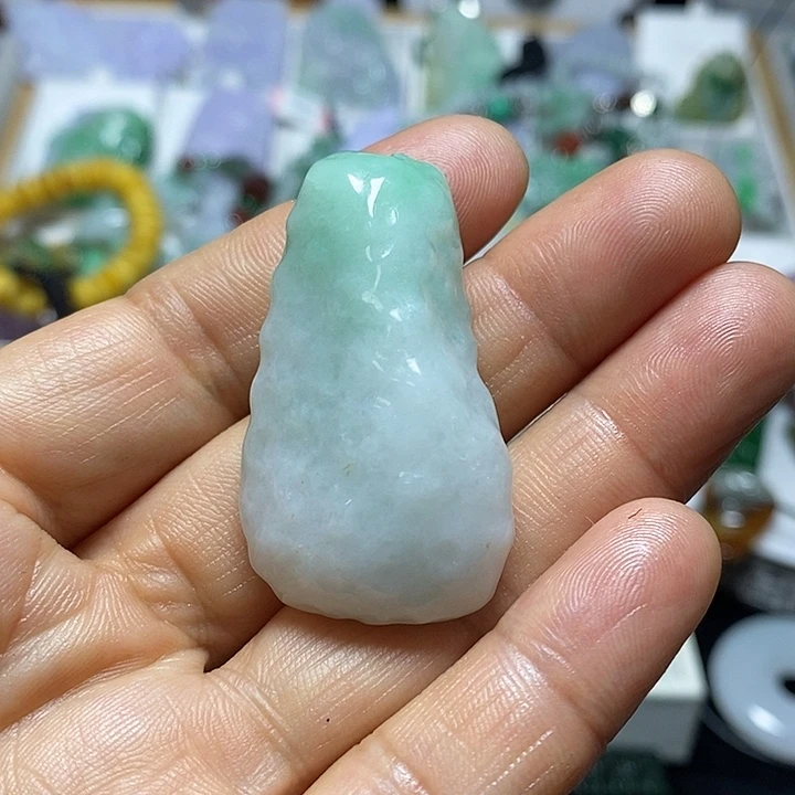 翡翠未镶嵌吊坠(赠链)