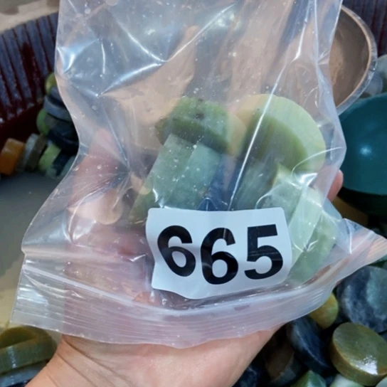 【闪购商品】蛇纹石玉未镶嵌珠宝半成品