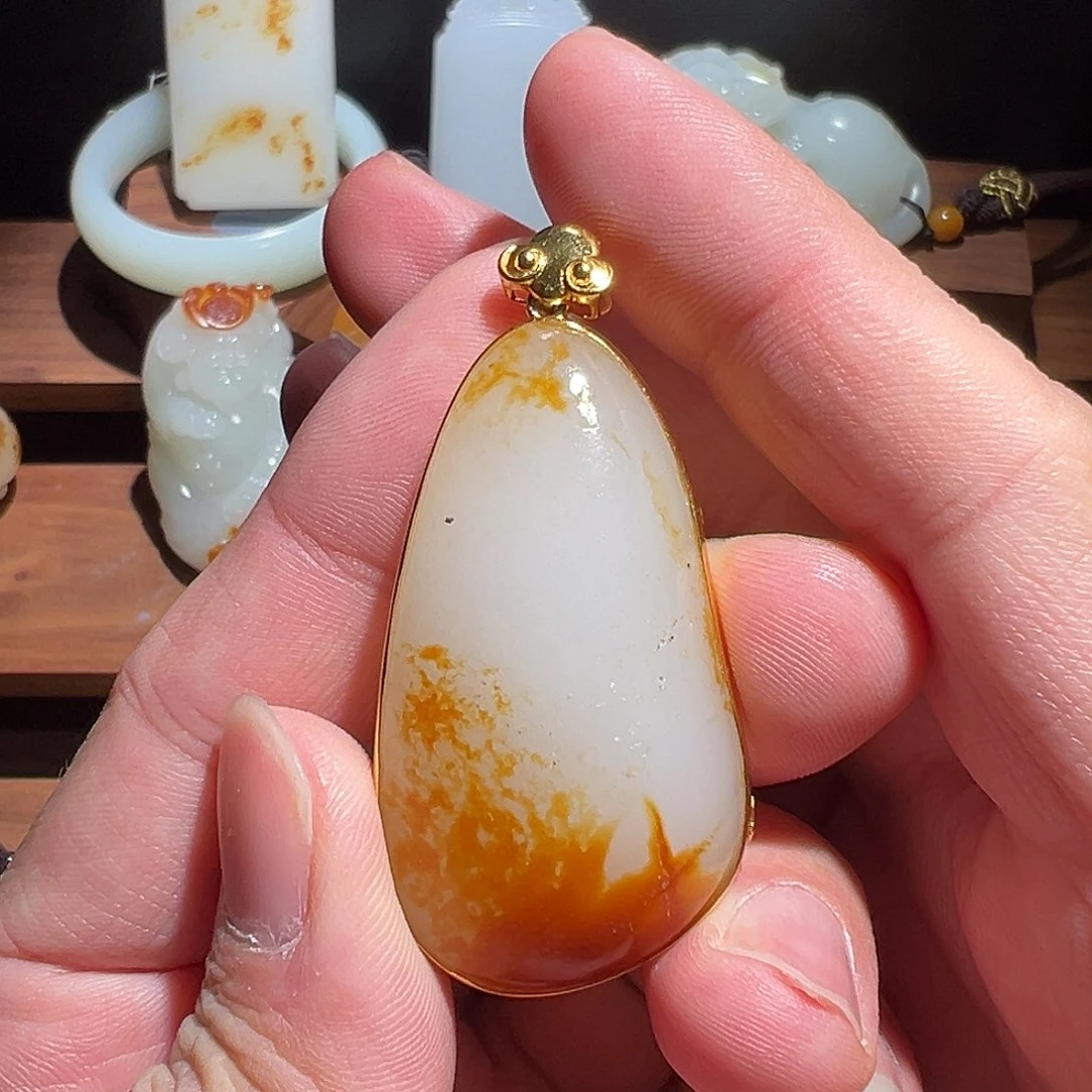 和田玉18K金镶嵌颈饰