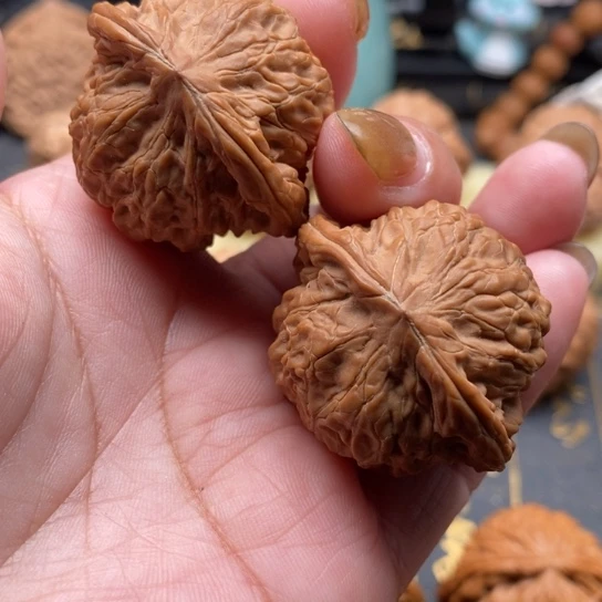 文玩核桃吊坠磨盘